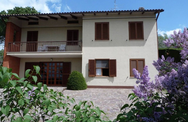 Caratteristica casa vacanze a Magione con giardino