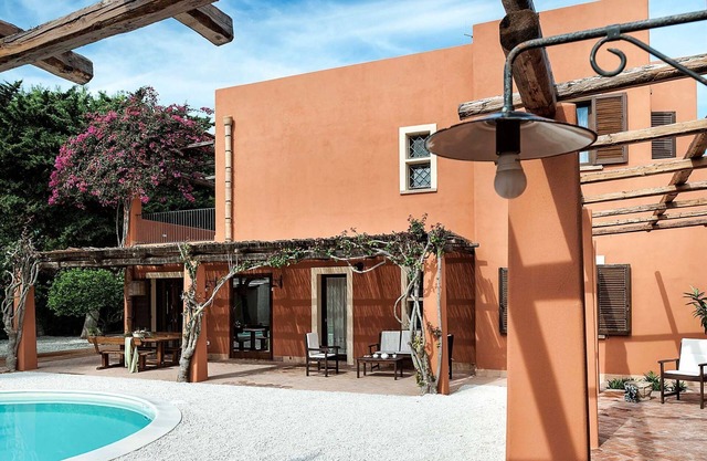 Schöne Villa in Marsala mit Pool