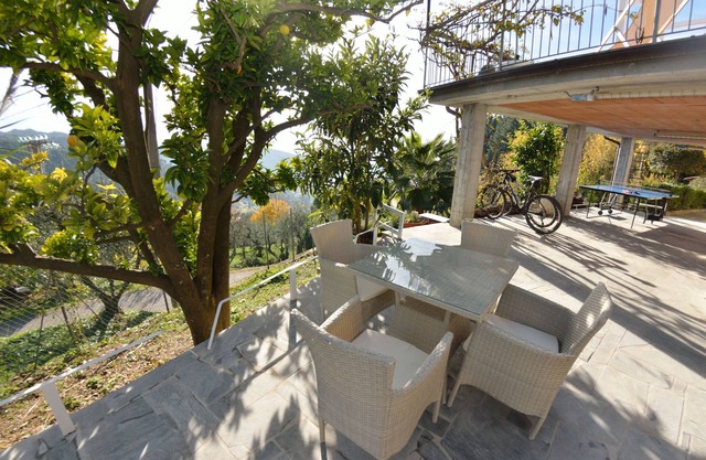 Schönes Ferienhaus mit Swimmingpool in Massarosa