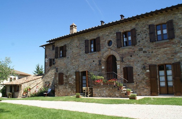 Geräumiges Appartement mit Swimmingpool bei Montone