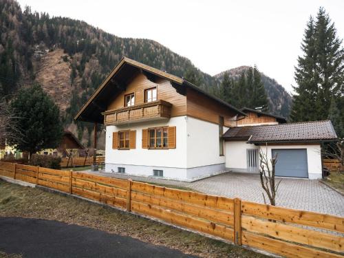 Holiday Home in Rennweg near Ski Slopes