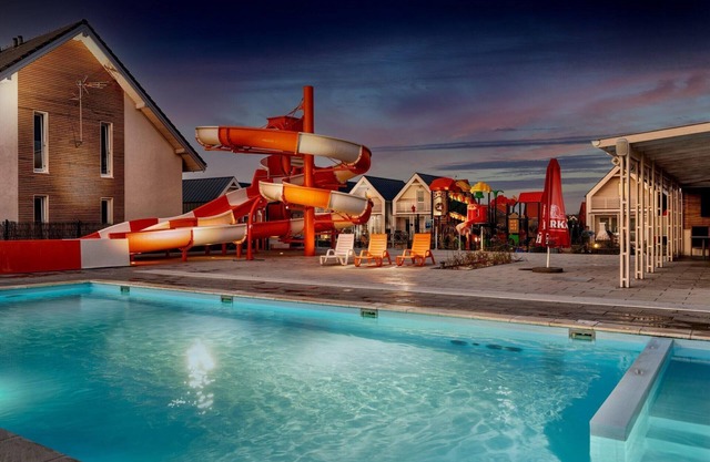 Komfortable Ferienhäuser, Schwimmbad, Sarbinowo