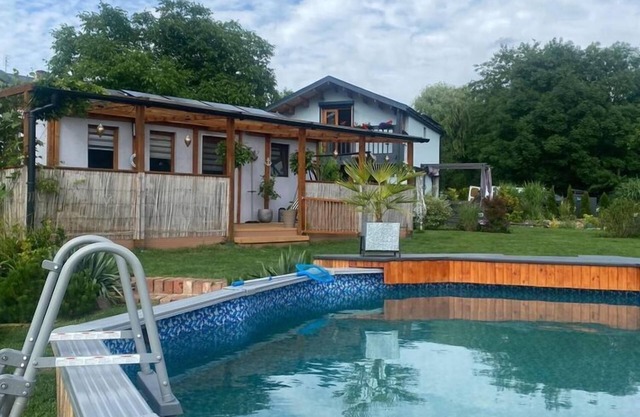 Ferienhaus mit Whirlpool-Sauna und Swimmingpool