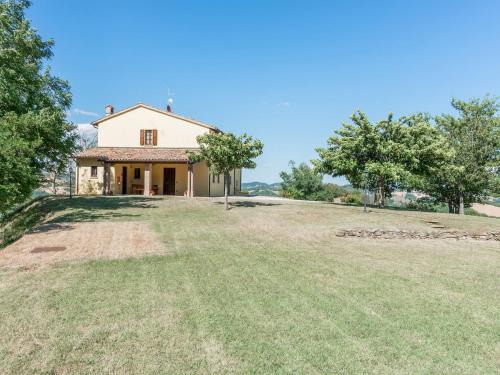 Holiday Home in Urbania with Hill Views