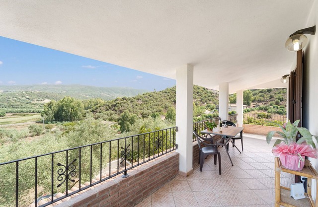 Holiday Home 'Iperico' with Mountain View, Wi-Fi and Air Conditioning
