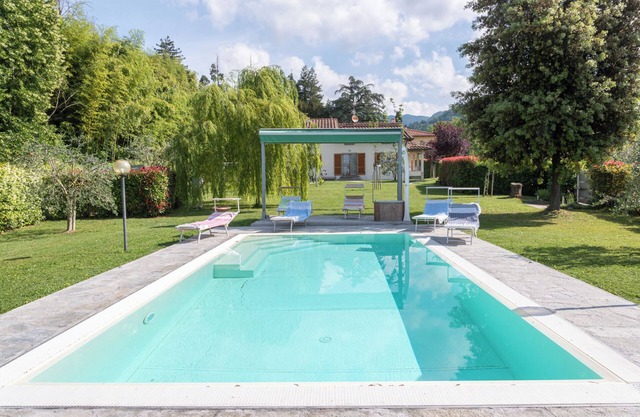 Ferienhaus 'Villa Moderna Resort' mit privatem Pool, WLAN und Klimaanlage