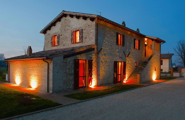Abgeschiedenes Ferienhaus in Foligno mit Swimmingpool