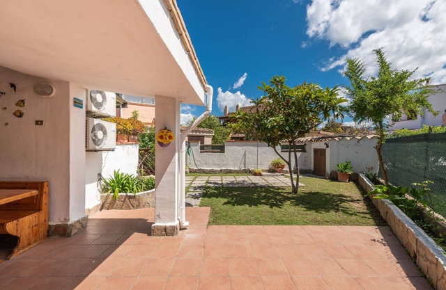 Klimatisiertes Ferienhaus in Strandnähe mit Garten, Terrasse und WLAN; Parkplätze vorhanden, Haustiere erlaubt