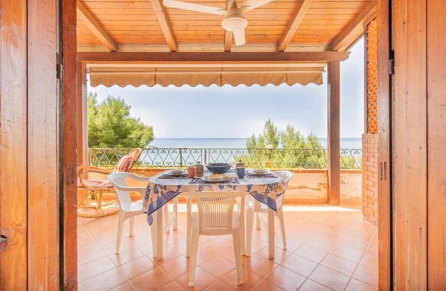 Casa de vacaciones 'La Casa Sulla Scogliera Piccola' con vistas al mar, terraza y aire acondicionado