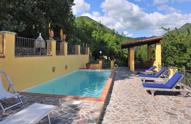 Ferienhaus mit Panoramablick und Pool