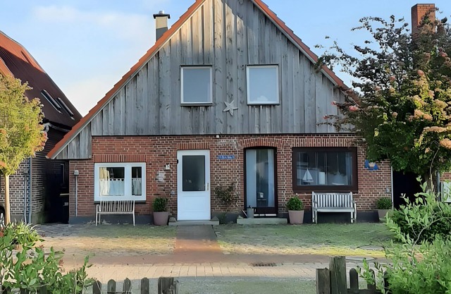 Holiday Home 'Küstenliebe' with Private Terrace, Private Garden and Wi-Fi