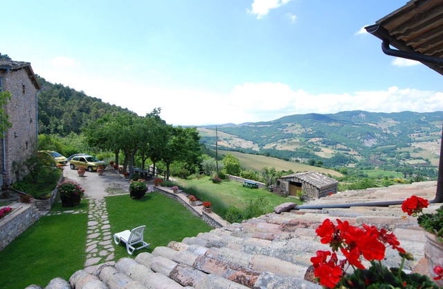 FERIENHAUS "L'OASI" IN ASSISI - Eigener Eingang, Garten mit Pool
