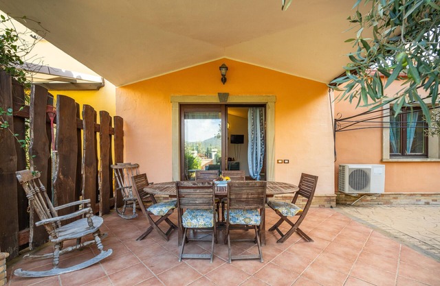Ferienhaus 'L'olivo' mit privater Terrasse, privatem Garten und Klimaanlage