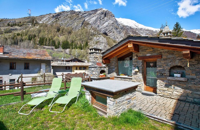 Holiday Home 'La Casetta Di La Thuile' with Mountain View, Private Terrace and Private Garden