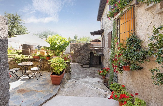 Ferienhaus "La Casina di Nella" mit Bergblick, Gemeinschaftsgarten und Balkon
