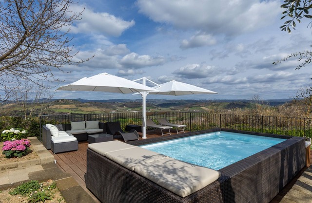 Ferienhaus 'La Loggia di Giulia' mit privater Terrasse, Whirlpool und Garten
