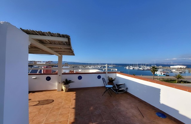 Ferienhaus 'La Perla Del Mare' mit Meerblick, Wi-Fi und Klimaanlage