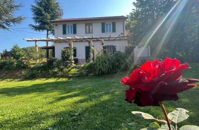 Ferienhaus 'La Rosa sul Lago' Haustierfreundlich, privater Garten, Spa und Wi-Fi