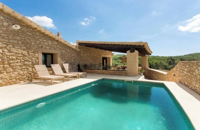 Casa de vacaciones 'La Torre, Viñedo Sitges' con vistas a la montaña, Wi-Fi y aire acondicionado.