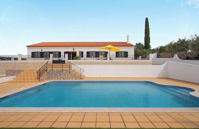 Ferienhaus 'Leo' mit Meerblick, Wi-Fi und Klimaanlage