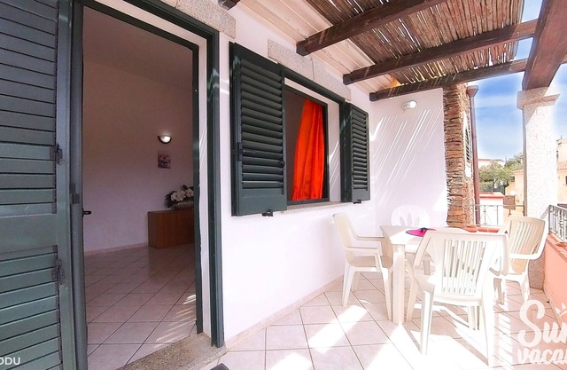 Ferienhaus 'Limpiddu 4' mit Bergblick, Gemeinschaftsgarten und Balkon