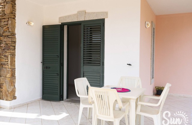 Ferienhaus 'Limpiddu 6' mit Bergblick, Gemeinschaftsgarten und Balkon