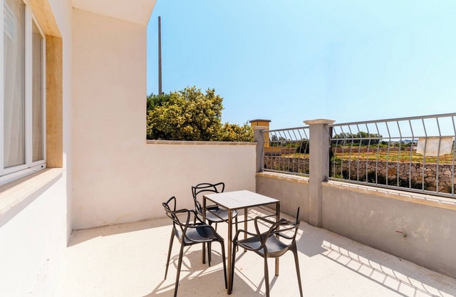 Ferienhaus 'Lu Sule' mit Meerblick, gemeinsamem Garten und Klimaanlage