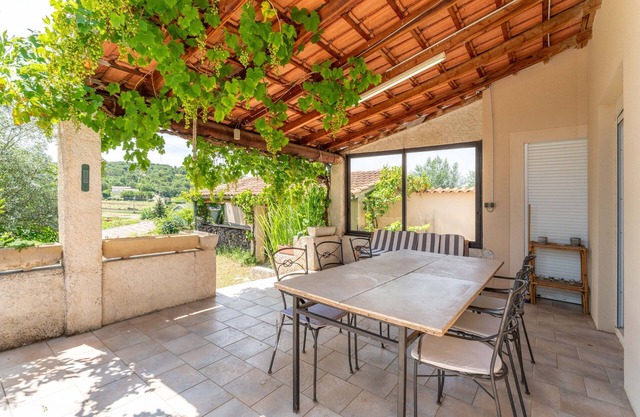 Ferienhaus 'Maison Avec Vue Sur Le Ventoux' mit Bergblick, privater Terrasse und WLAN