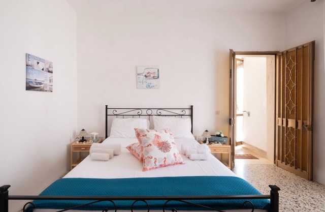 Ferienhaus 'Mare E Frescura' mit Meerblick, Gemeinschaftsterrasse und Klimaanlage