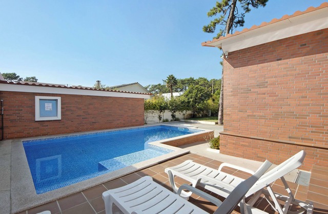 Ferienhaus 'Moradia Pinheiro Manso' mit privatem Pool, privater Terrasse und WLAN