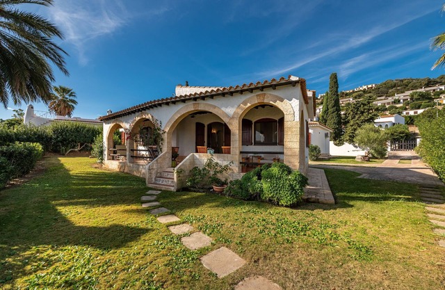 Ferienhaus in der Nähe dem Strand - "Villa Lucienne" mit WLAN, Terrasse & Garten