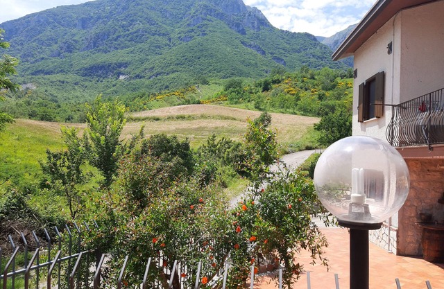 Ferienhaus 'Nel Cuore Della Maiella' mit Bergblick, privater Terrasse und WLAN