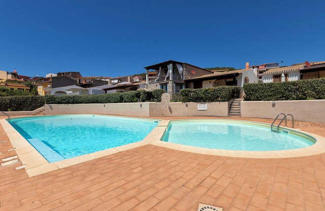 Ferienhaus "Nuages" mit Gemeinschaftspool und privater Terrasse