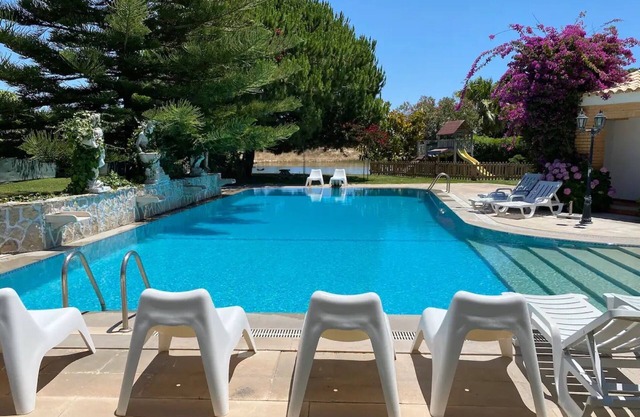 Ferienhaus "Penalva Beach House" mit Seeblick, Privatem Pool und WLAN