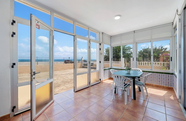 Ferienhaus 'Planta Baja La Malvarrosa' mit Meerblick, privater Terrasse und WLAN
