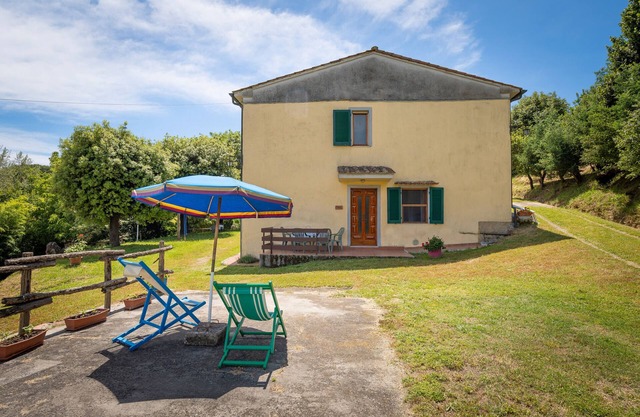Ferienhaus 'Poggio2' mit Gemeinschaftspool, privatem Garten und WLAN