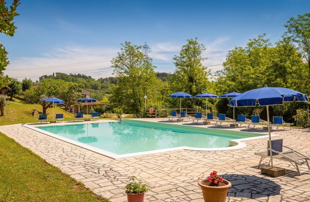 Ferienhaus 'Poggio4' mit Gemeinschaftspool, privater Terrasse und WLAN