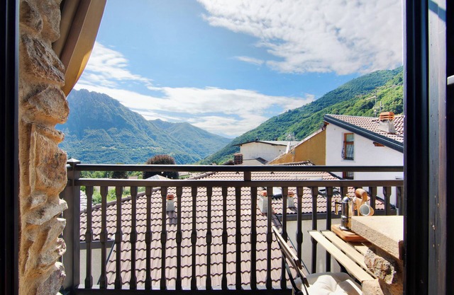 Ferienhaus 'Pollicina' mit Bergblick und Balkon