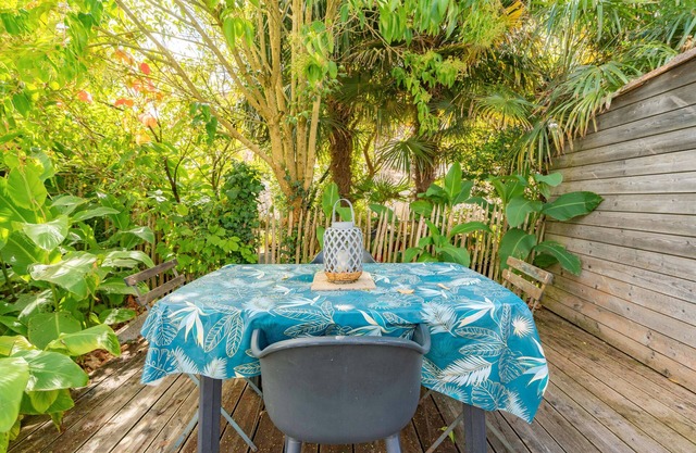 Ferienhaus 'Porche Bis' mit privatem Garten und WLAN