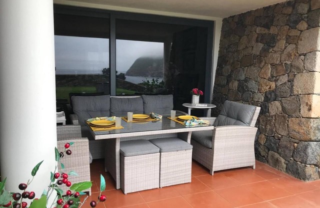 Holiday Home 'Casa H'á Vista' with Sea View, Private Terrace and Wi-Fi