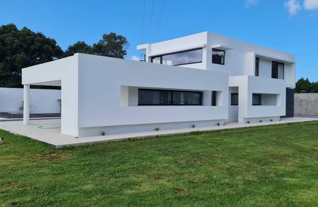 Ferienhaus 'Bella Casa' mit Bergblick, Pool und Klimaanlage