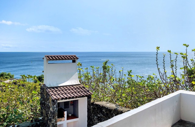 Holiday Home 'Adega Velha' with Sea View, Private Garden and Wi-Fi