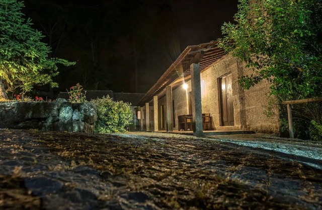 Ferienhaus 'Casa De Andrães Magnolias' mit Gemeinschaftspool, WLAN und Klimaanlage