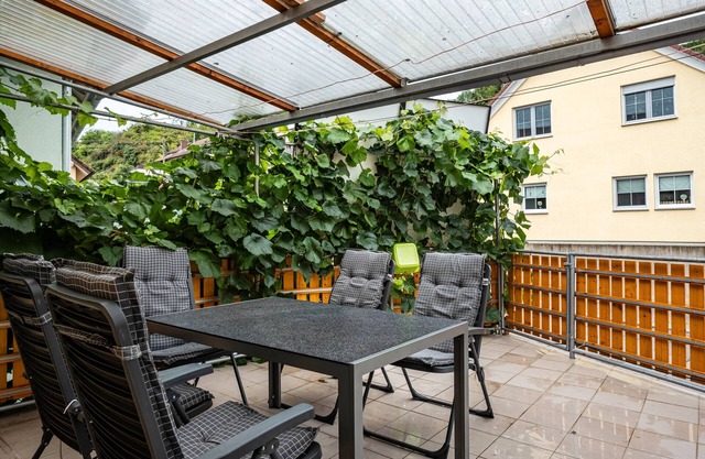 Ferienhaus 'Rebsteige' mit Bergblick, Balkon und WLAN