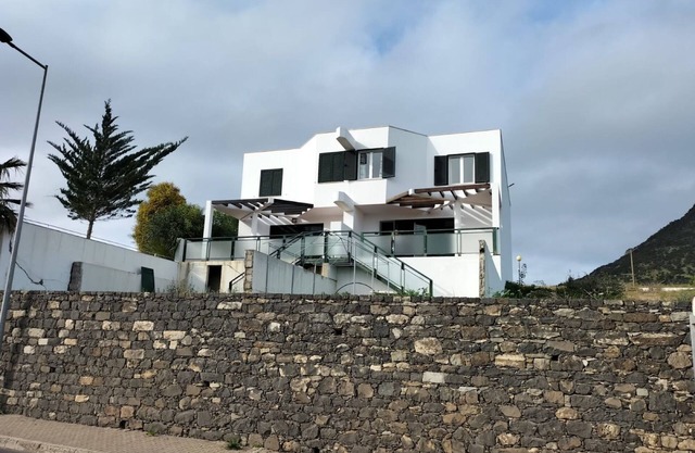 Ferienhaus 'Refúgio Dourado' mit Bergblick, privater Terrasse und Wi-Fi