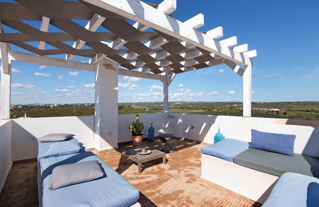 Ferienhaus 'Rooftop Retreat' mit Meerblick, Wi-Fi und Klimaanlage