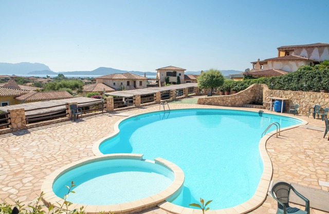 Ferienhaus 'Sardegna Vista mare e Piscina' mit Pool, Garten und Terrasse; Garage vorhanden