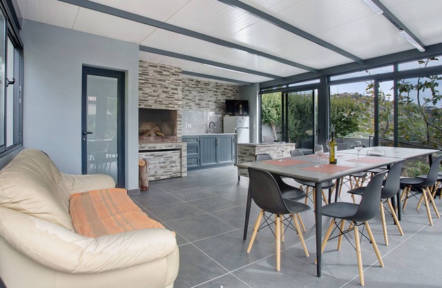 Holiday Home "Sea La Vie Madeira" with Shared Terrace & Wi-Fi