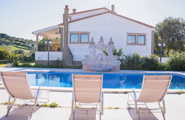 Holiday Home 'Super House with Pool In Sintra' with Mountain View, Wi-Fi and Air Conditioning