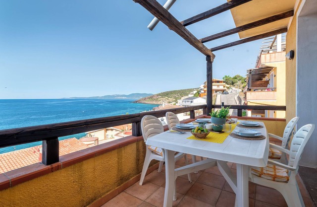 Ferienhaus 'The Terrace Above The Sea' mit Meerblick, privater Terrasse und Klimaanlage